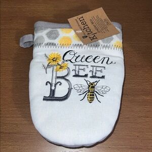 Kay Dee Queen Bee Embroidered Oven Grabber Mitt